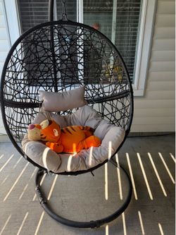 Patio hanging chair