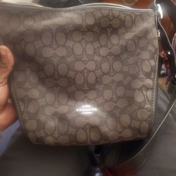 REAL COACH BAG (SERAL NUMBER) LOOK IT UP