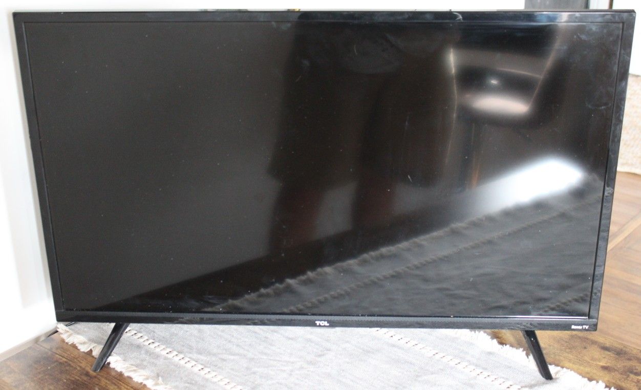 TCL 32" Class 3-Series HD (720p) LED Roku Smart Built-in WiFi 3-HDMI TV - 32S331