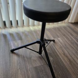 SUPER NICE BLACK DRUMMERS THRONE