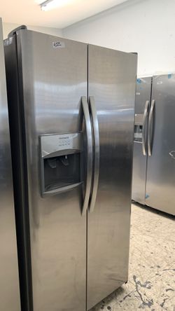Frigidaire Side By Side In Stainless Steel