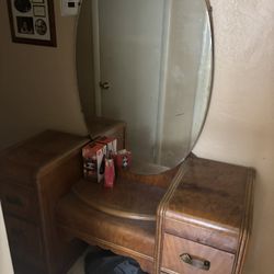 Dresser With Mirror 