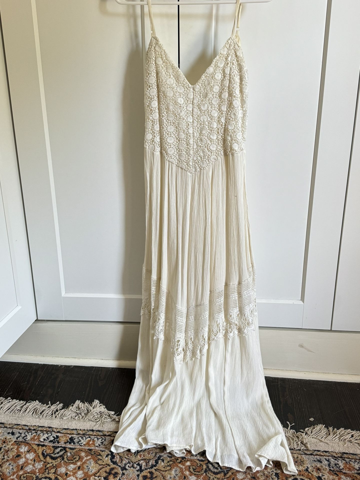 Trendology Medium White Flowy Dress