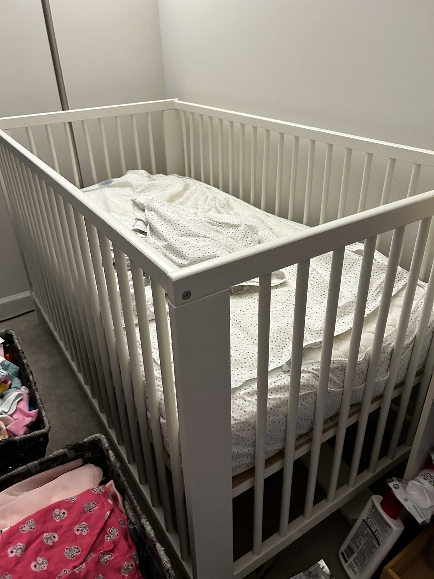 IKEA Gulliver Baby Crib x 52” (white) Comes With Mattress
