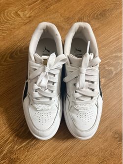 Woman puma sneakers