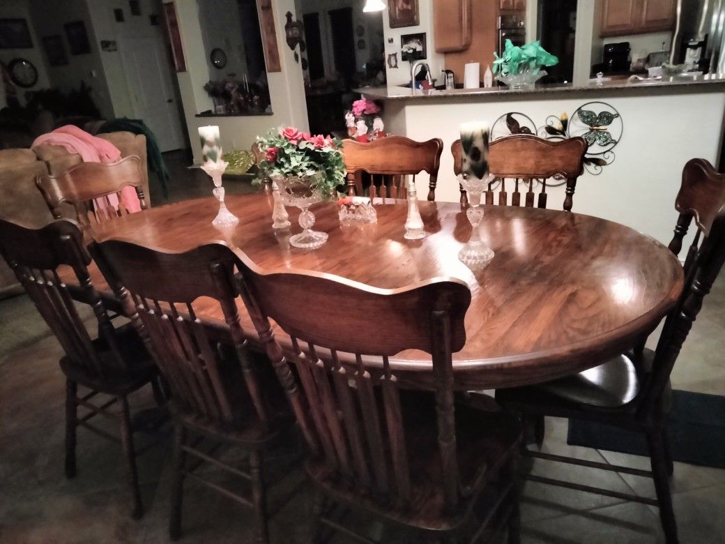 Antique Dark Oak Table Two Leaves Only One Showing In The Picture Claw Feet Very Very Heavy Eight Chairs