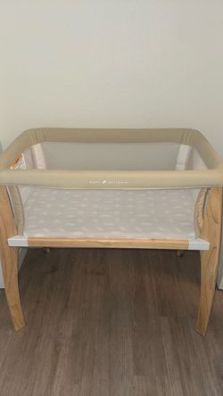 Baby Delight Organic Bassinet!! Barely used!!