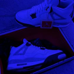 JORDAN RETRO 4s WHITE CEMENT