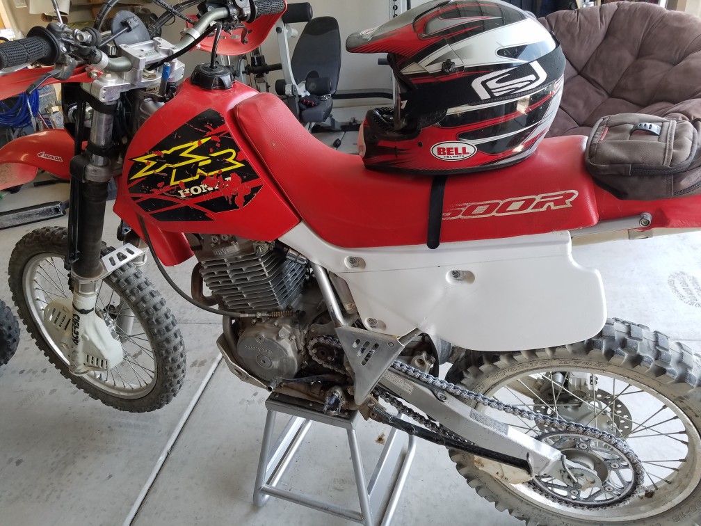 2000 Honda XR600 dirtbike