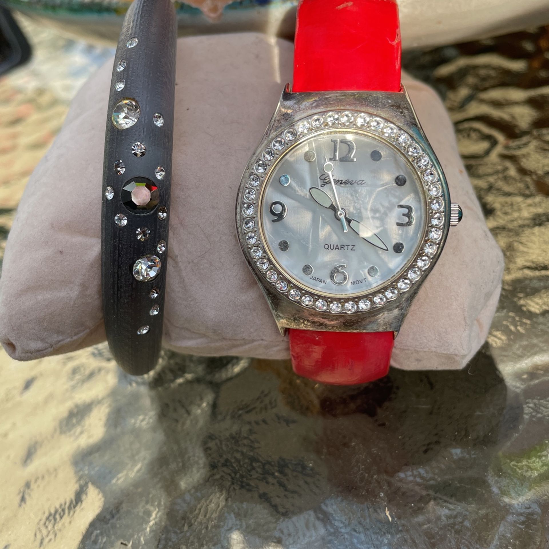 Cute Watch And Bracelet With Rhinestone.