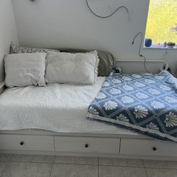 Day Bed And Twin XL Mattress