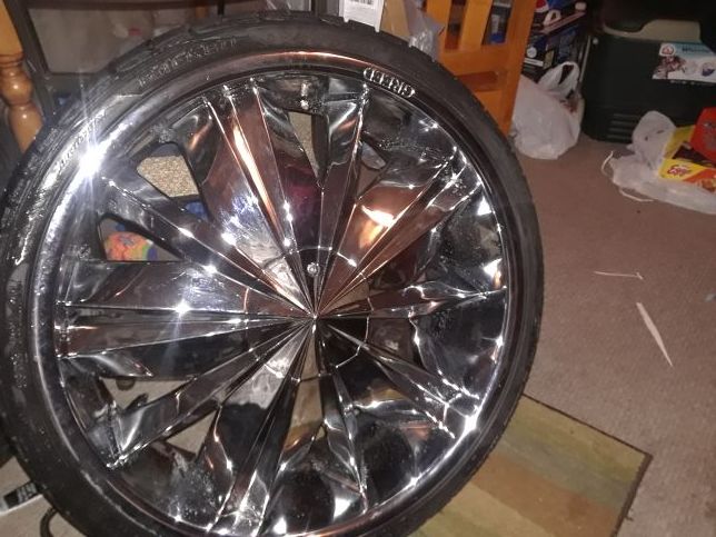 22 inch greed rims and tires all center caps