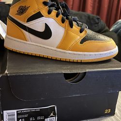 Boys Nikes 