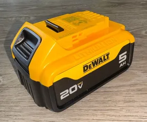DEWALT DCB205 20V MAX 5.0Ah Lithium-Ion Battery Pack Genuine New
