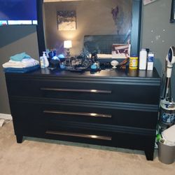  Queen Sized Bedroom Set