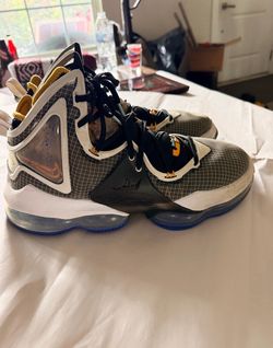 Nike Lebron James 19 Hardwood Classic Graduate