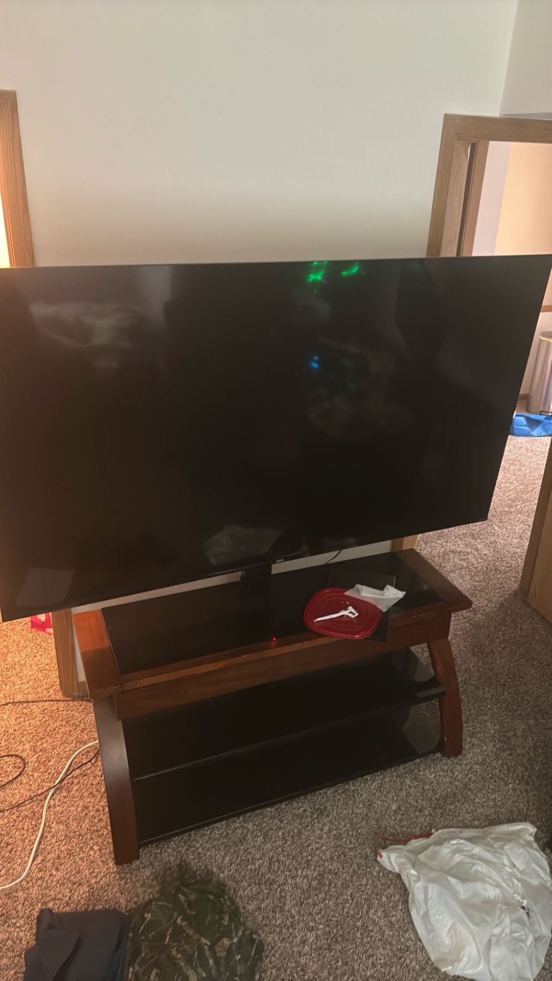 TV AND STAND TOGETHER 75in Roku Tv
