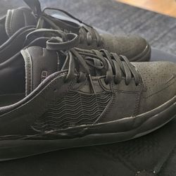 Size 10 NIKE SHOES 