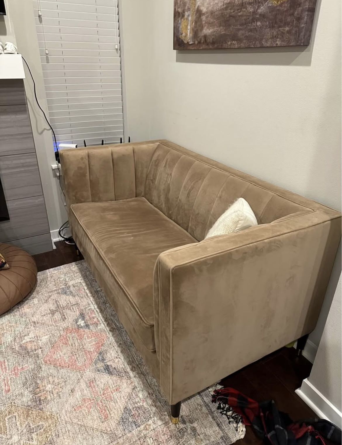 Leanna Tufted Velvet Loveseat