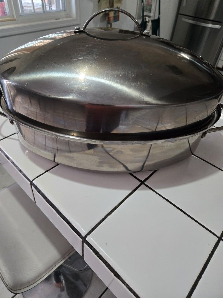 Oval Roaster with Rack ( Firm Price)