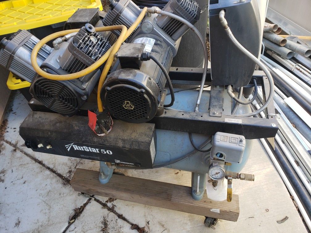 Air compressor   Twin cylinder  220 Volt