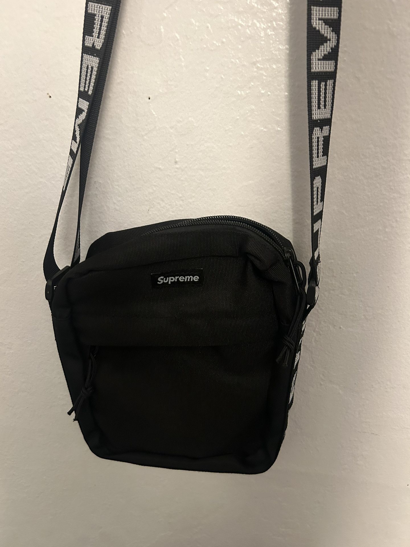 supreme shoulder bag