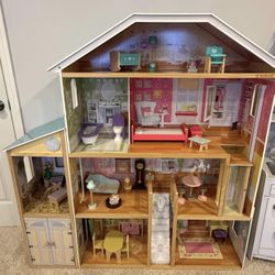Kid Kraft doll house with accessories