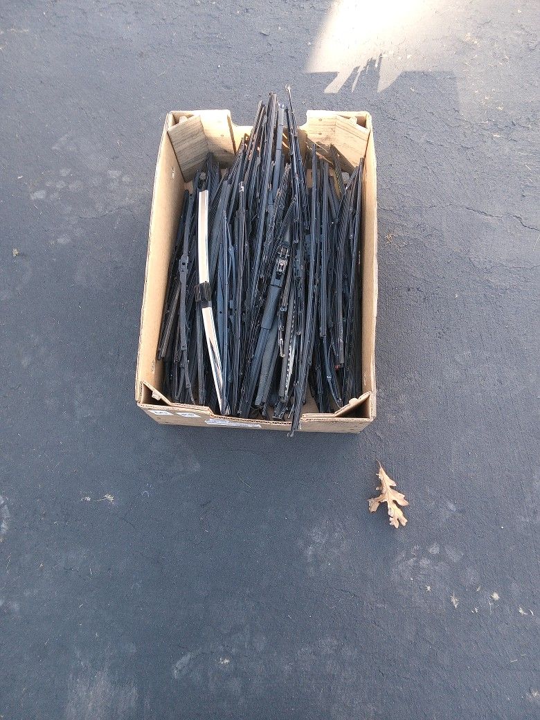 Box Of Windshield Wipers $5 For Box