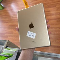 iPad 5th Generation 128GB WiFi Only Used 