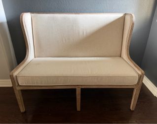 Beautiful setee (aka small couch 😉)