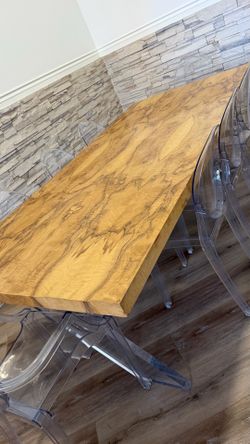 Dining Table for Sale – Like New Condition