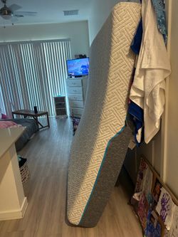 King mattress/bedframe