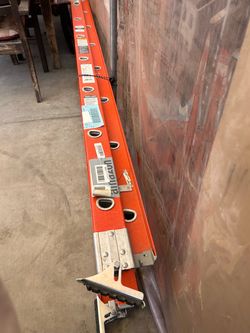LITE 28 feet fiberglass extension ladder