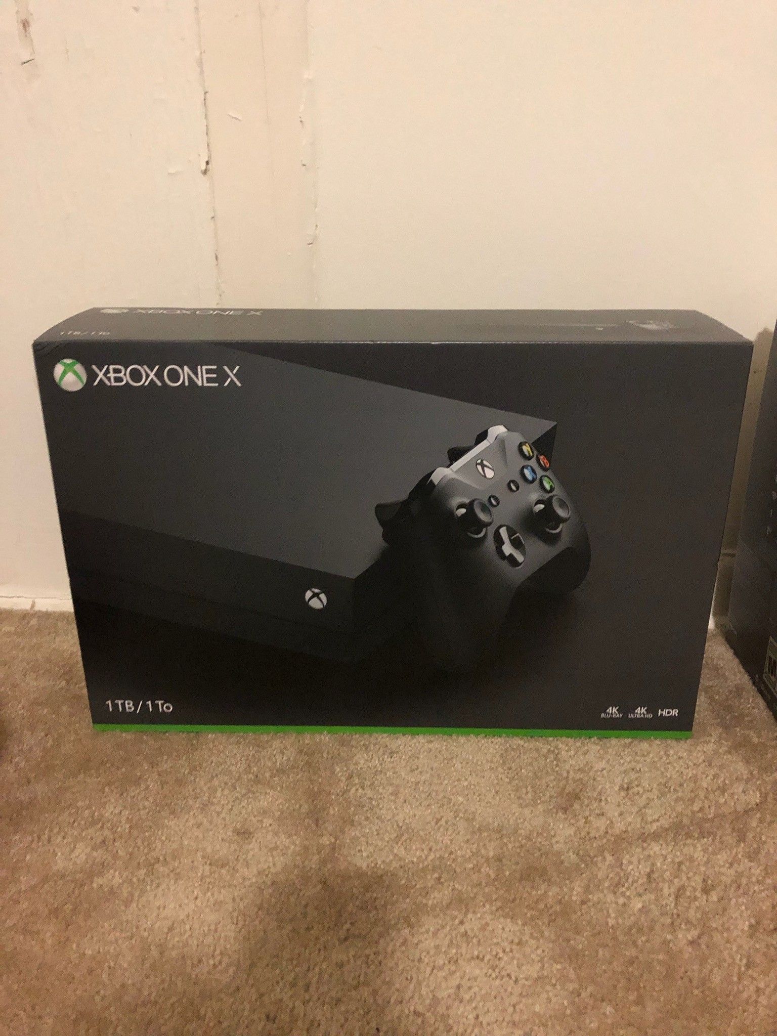 Xbox one X 1TB 2 controllers - Barely used