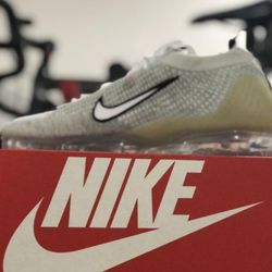Men's Size 8.5 Nike Vapor Max Flynit