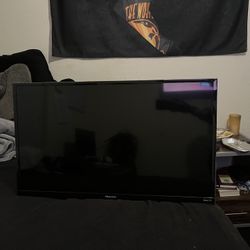 Hisense 32 inch Tv W/ Tv Mount