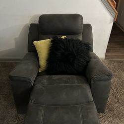 Lovie Seat To Chase Chairs Asking For 400 or better offer