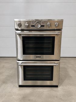 Thermador Professional Series PODC302J, a 30-inch double wall oven