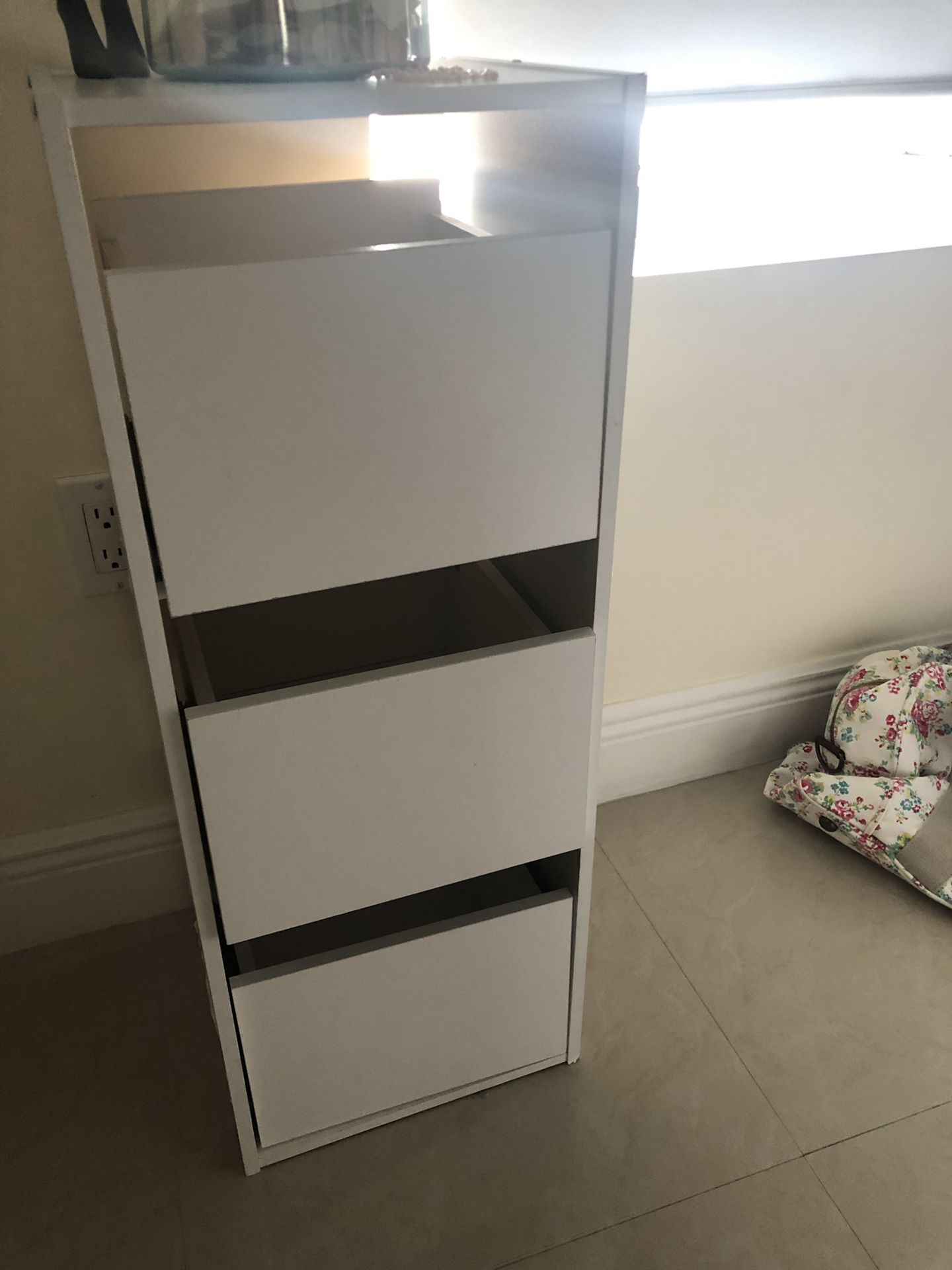 Ikea slam shelfing unit white