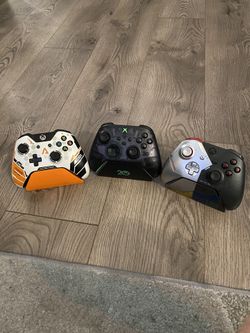 Xbox One Controllers With Charging Stands