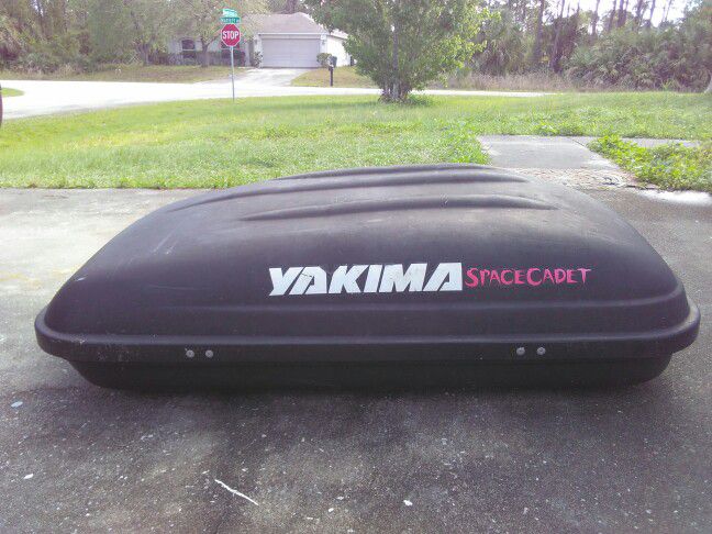Yakima Space cadet Universal Fit Roof Top Cargo Box 15 Cubic Feet of Storage