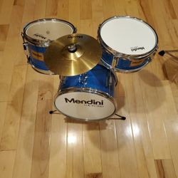 Kid's Mendini drum set 