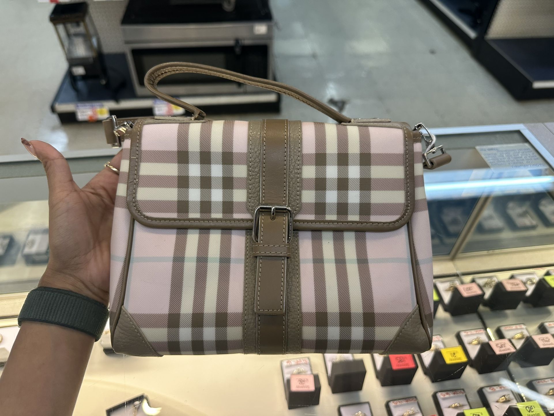 BURBERRY (‼️ASK FOR KASSY‼️)