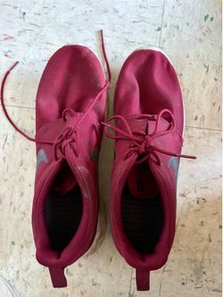 Nike Roshe One Burgundy Sneakers Size 9