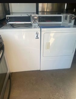 Set washer  and gas dryer speed queen