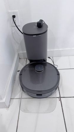 The ECOVACS Deebot OZMO T8 AIVI robot vacuum