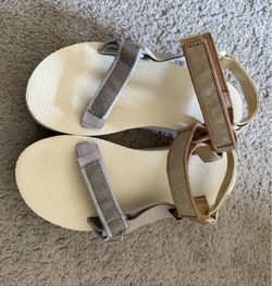 Women’s Size 8 Platform Teva Sandals