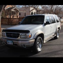 2000 Ford Explorer