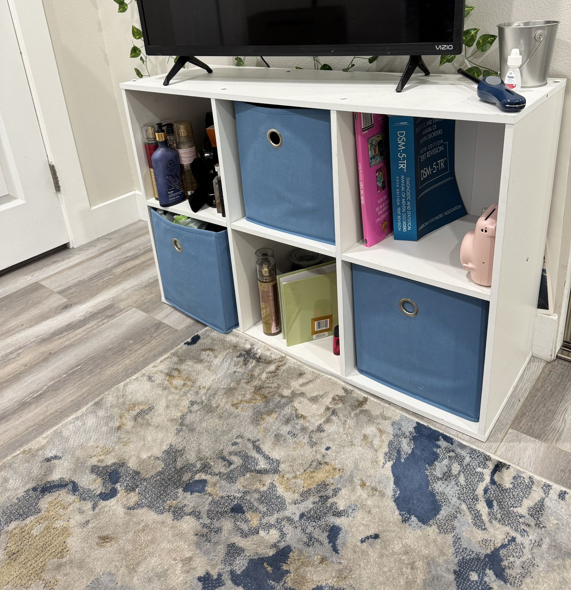 White Shelves