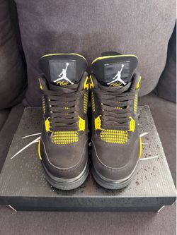 Jordan 4 thunder